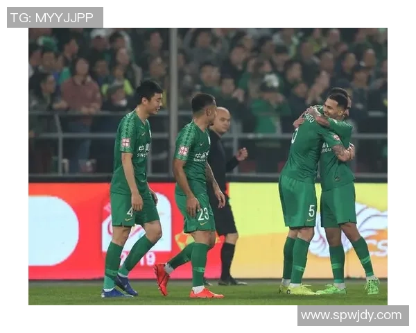 中超联赛精彩对决北京国安迎战大连一方全力争胜