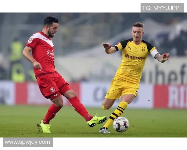 云达不莱梅与杜塞尔多夫激战正酣比分揭晓精彩瞬间回顾 云达不莱梅与杜塞尔多夫激战正酣比分揭晓精彩瞬间回顾